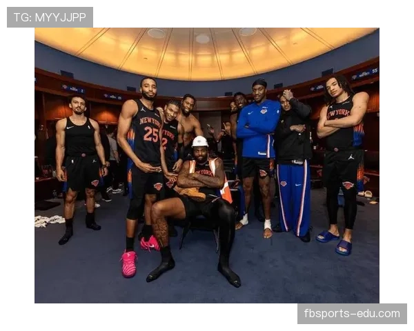 布伦森凭借掩护制造中距错位，高效单打正主导尼克斯进攻